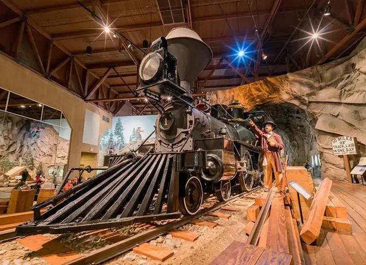 Машины не для народа: какие необычные иномарки встречались на дорогах СССР, и кому они принадлежали