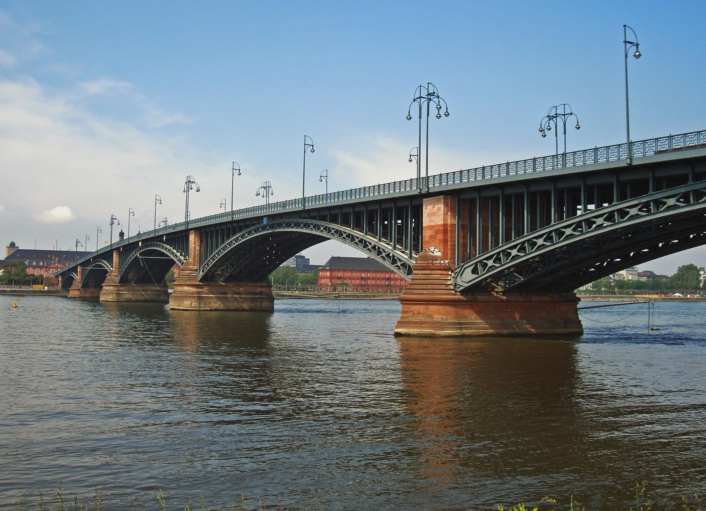 В Россию вернулся крутой рамник: Чугунный дизель на 500 тыс. км, 8АКПП ZF и 4х4 Borg Warner