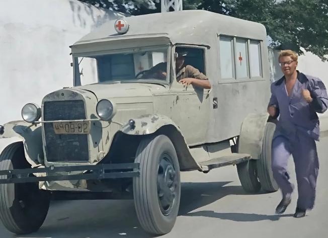 Как скромная авторемонтная база создала самый красивый микроавтобус в СССР, поразивший даже Хрущева